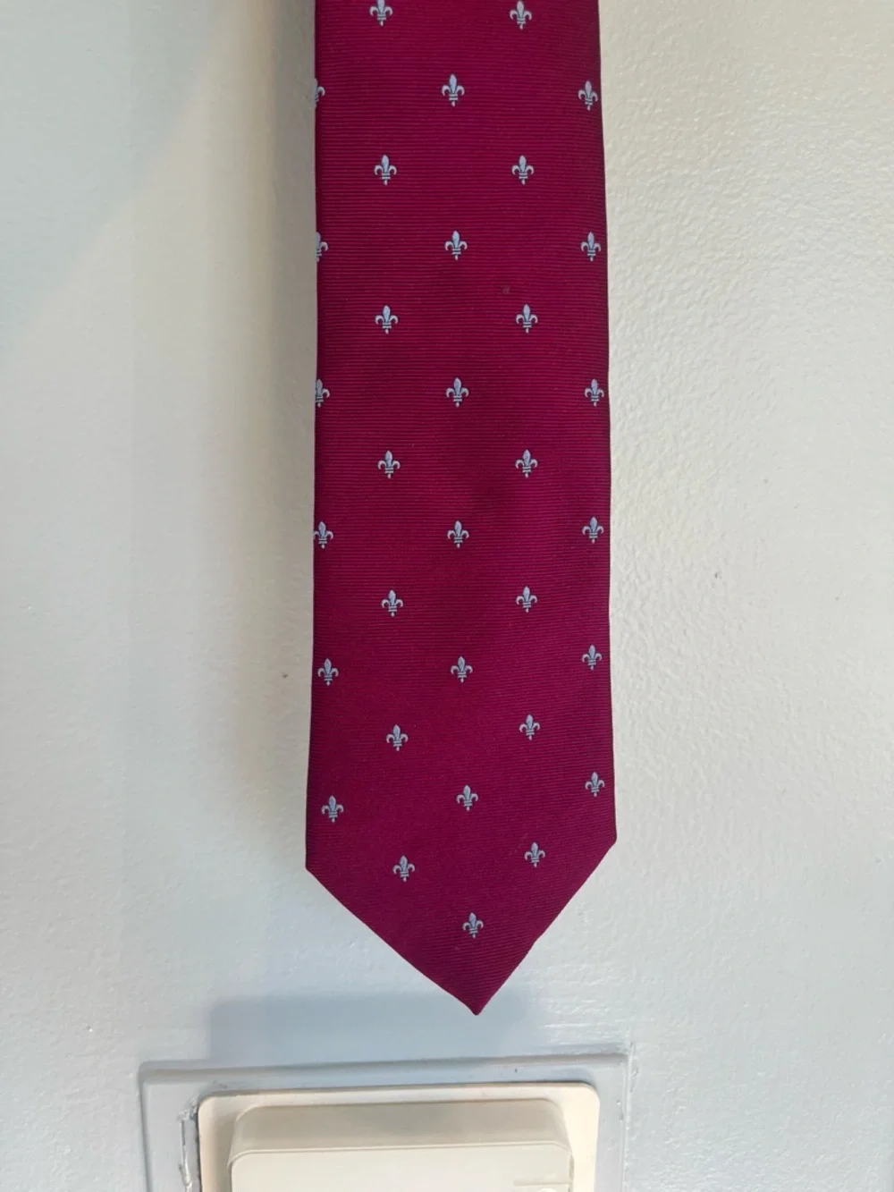 Charles Tyrwhitt Wine Red Silk Tie with Blue Fleur-de-Lis